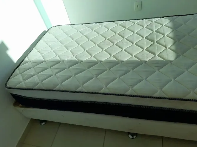 Cama casal queem + colchão solteiro