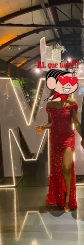 Vestido longo elegante de festa. Cintilante com cintura  alta plissada. 