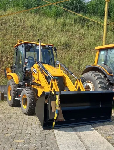 Retroescavadeira JCB 4X4 3CX  Horimetro zerado