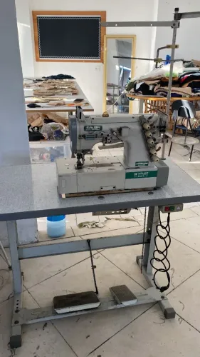máquina de costura industrial colarete SIRUBA