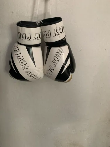 Vendo Luva De box ?Body power?