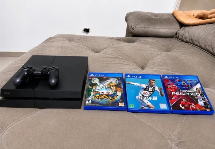 PS4 FAT 1 TERA + 3 JOGOS + 1 CONTROLE