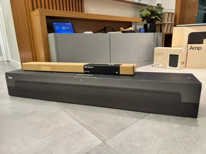 Sonos ARC Sound Bar + Suporte LACRADO