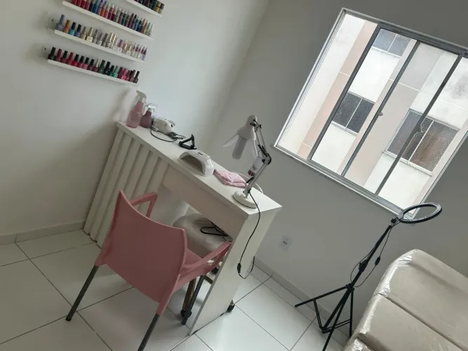 Mesinha manicure/ penteadeira ou escrivaninha