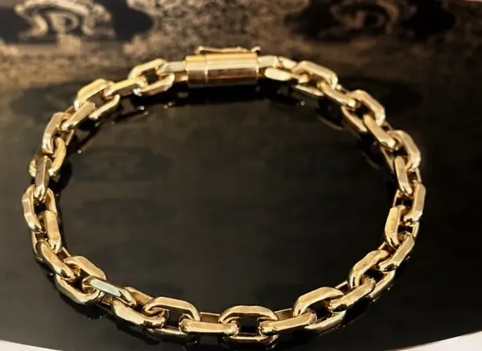 Pulseira Cadeado em Ouro 18k 750