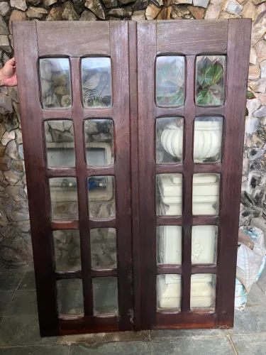 Vendo Janela de pau d?arco de 1,0m x1,50 altura