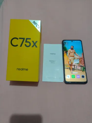 Vendo smartphone semi novo com 4 meses de uso único dono 
