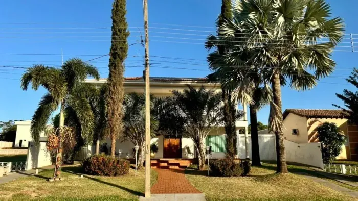 Imóvel para venda tem 451 metros quadrados com 4 quartos em Centro - Presidente Epitácio -