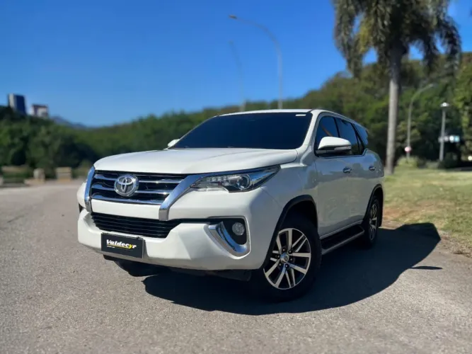 Toyota Hilux SW4 SRX 4X4 2.8 TDI 16V Dies. Aut. 2016