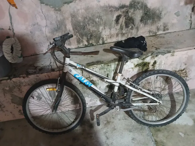 Bicicleta aro 24 caloi usada em ótimo estado