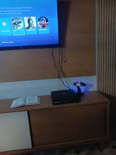 Vendo ps4 pro o vídeo game está em perfeito estado e so pega e joga