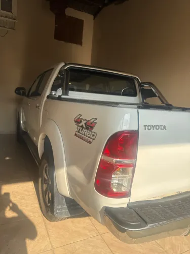 Toyota Hilux CD SRV D4-d 4X4 3.0 TDI Diesel AUT 2013