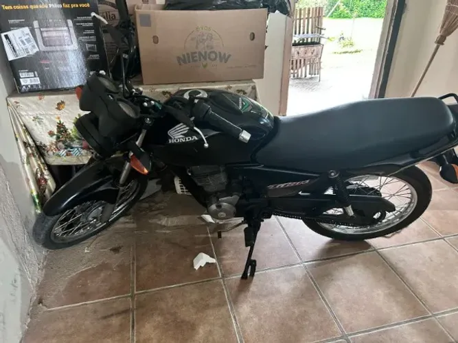 Titan ES 150cc. Nova com peças novas.
