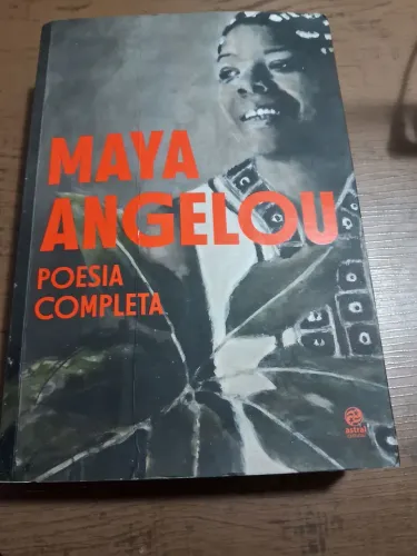 Livro Maya Angelou - Poesia Completa (Edição Especial / Impecável)