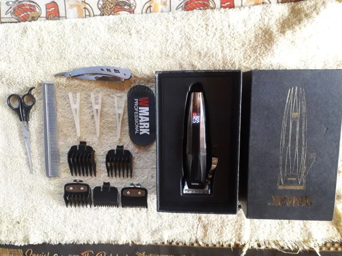 Estou vendendo esse kit completo de máquininha de cortar cabelo