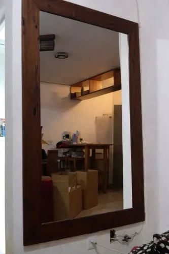 Espleho com moldura de madeira