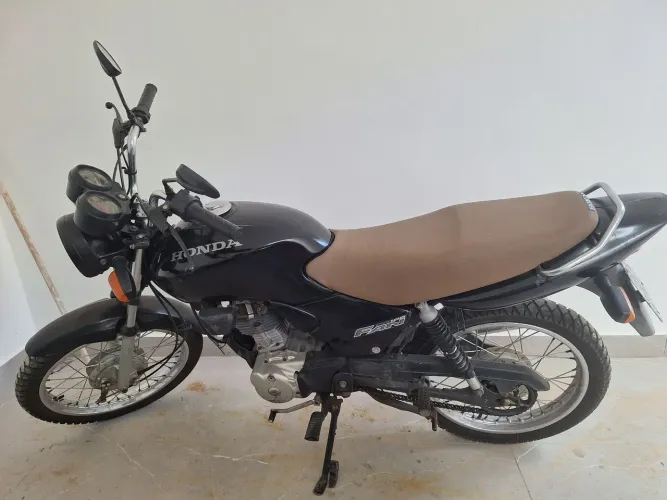 CG perfeito estado, nunca foi sequer pintada. Troca de óleo feita a cada 1000km
