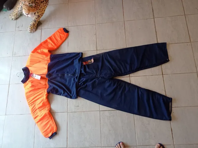 Roupa especial para motosserrista