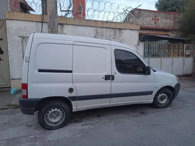 Peugeot Partner Van 1.6 Flex 16V 5P 2011