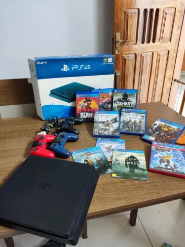 Vendo PS4 1Tb, 3 controles originais, 10 jogos mídia física