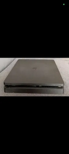 Ps4 Slim 1TB dois jogos, dois controles.