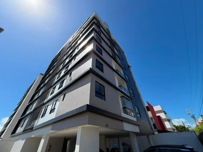 Viva a poucos passos do mar, com conforto, tecnologia e uma área de lazer incr