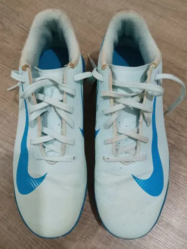 Vende-se Chuteira Society Azul Nike Mercury nr 39, usada poucas vezes