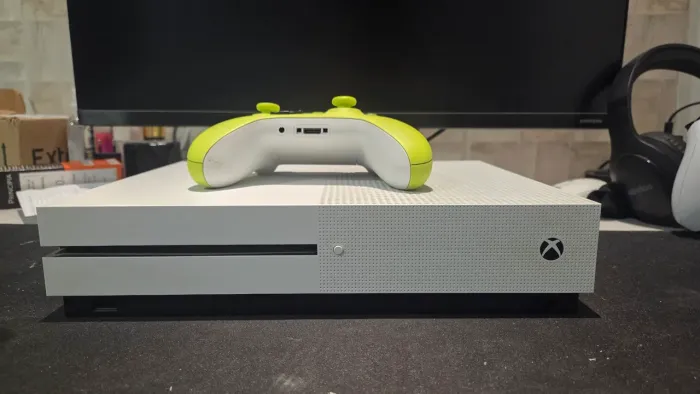 Xbox One S