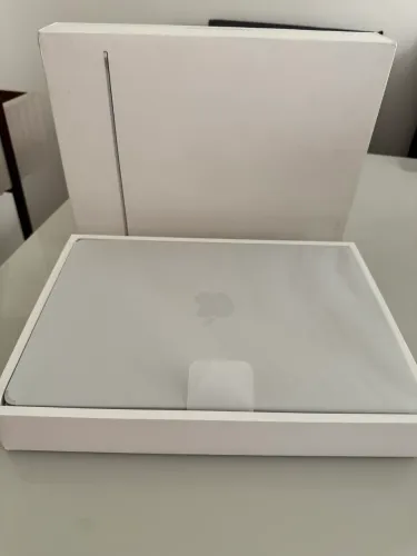 MacBook Air M5.  Open box 