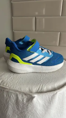 Tênis infantil Adidas número 22