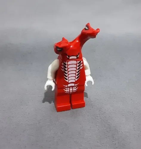 LEGO minifigura Fangdam, braços levemente amarelados (RARO)