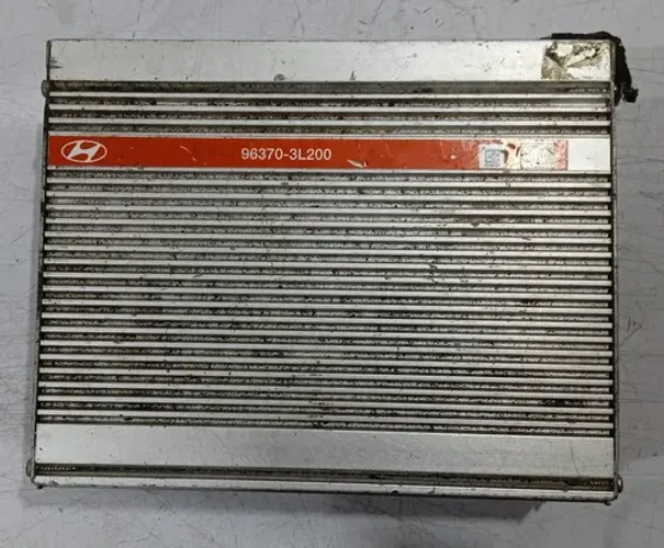 Amplificador De Som Azera 2006 - 2011 / 96370-3l200    Preto