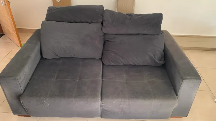 Sofa retratil 2 lugares espaçoso DANIFICADO mas em uso