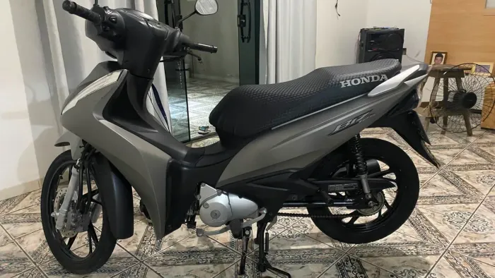 Vende-se moto Honda