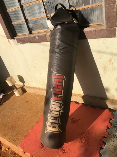 Saco de pancada 1,60 mais kit muay thai