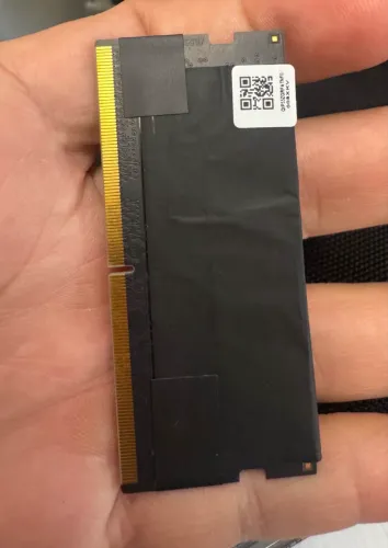 Memória ddr5 de 6400 de 8gb nova tirada de um notebook Acer predator 599 reais