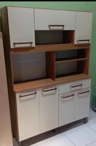 Organize tudo com esse armário espaçoso para sua cozinha - iguape