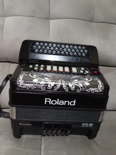 Sanfona, Acordeon Roland FR-18 Gaita de botão, gaita ponto