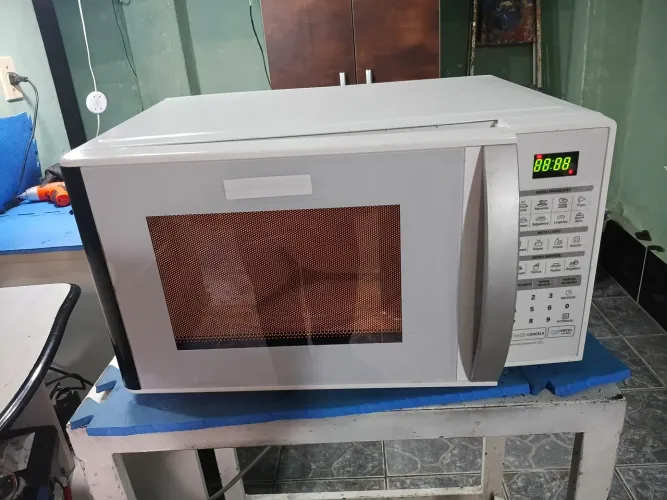 Forno micro-ondas LG 30 litros 220v