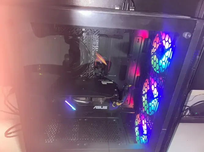 PC Gamer Ryzen 5 5500 + RX 5500 XT + 24 GB RAM