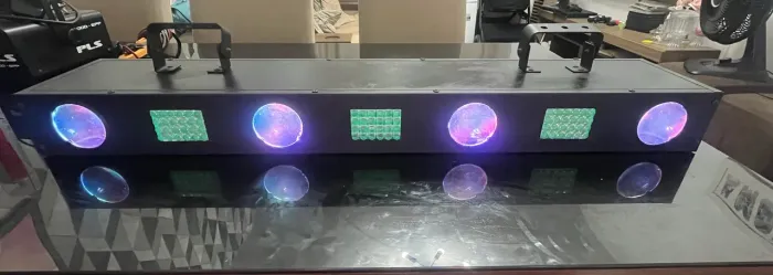 CANHÃO DE LED AH LIGHTS AH-2008-1 - 4 BOCAS COM ESTROBO / DMX