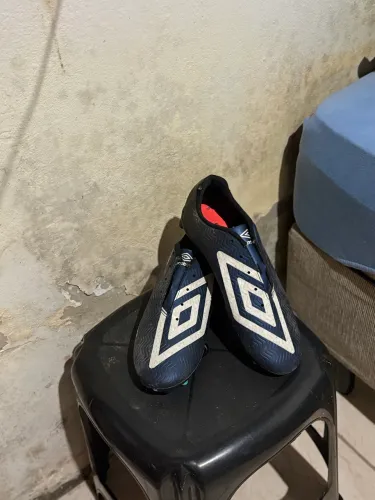 Chuteira Umbro Ultra Skin azul - Tamanho 40