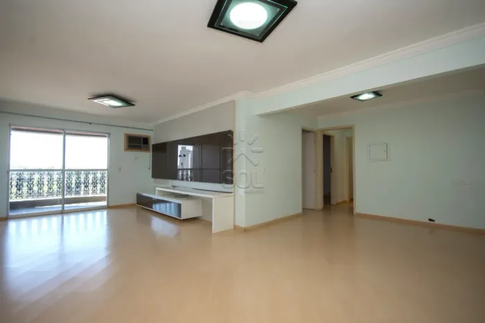 Apartamento amplo e semi-mobiliado à venda no Edifício San Ignácio - Centro de Foz do Igua