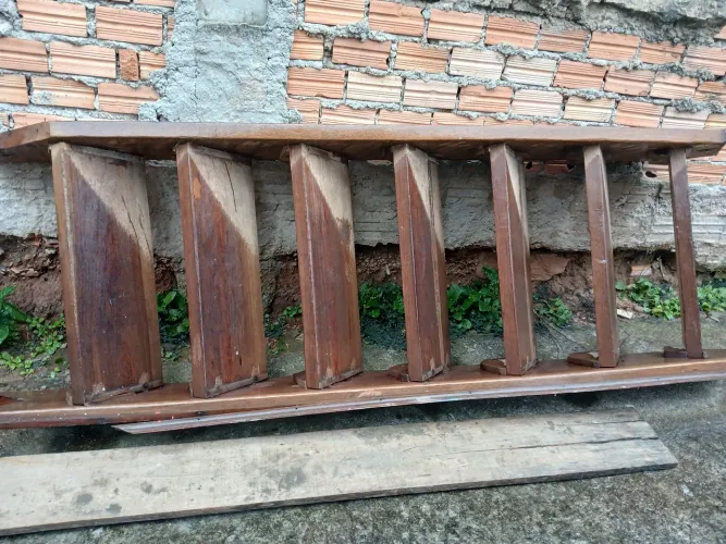 Escada de madeira 