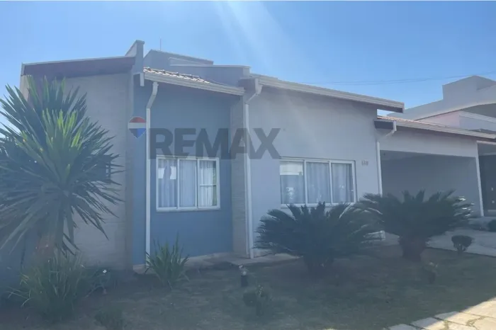 "Casa Locação de Condomínio no Golden Park"