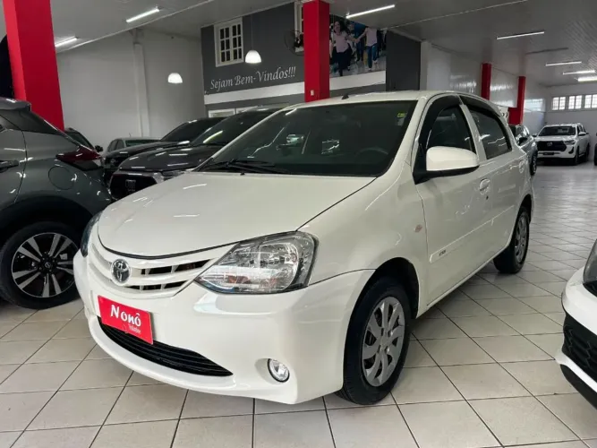 Toyota Etios X 1.3 Flex 16V 5P Mec. 2014