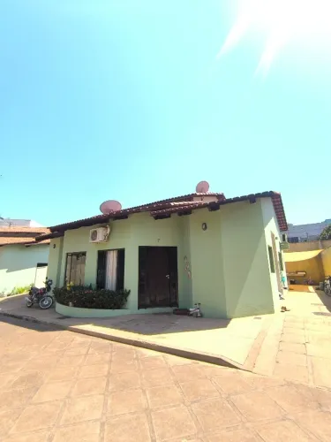 ALUGA-SE | CASA EM CONDOMÍNIO COM QUINTAL PRIVATIVO | 606 SUL