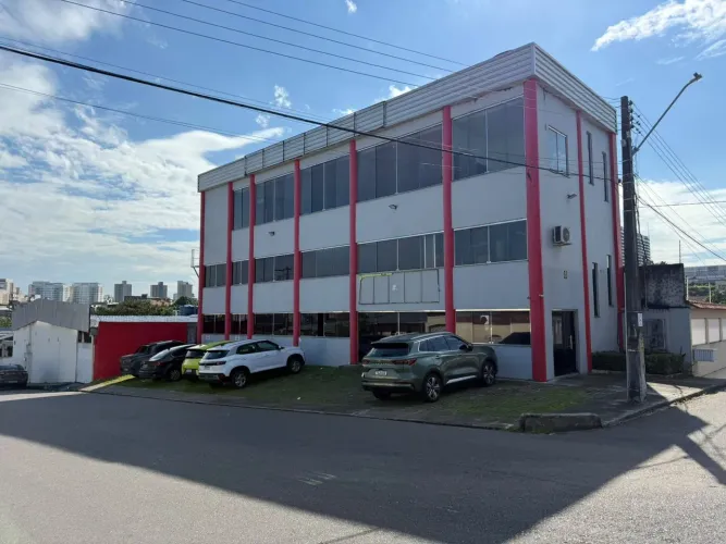 ALUGO prédio comercial no bairro Aleixo