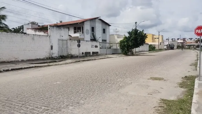 Alugo ap 2/4 sem móveis $700 Com móveis 1.000