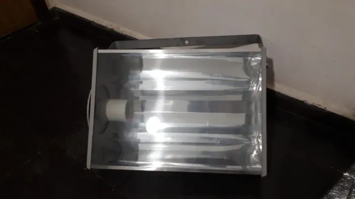 Vendo refletores novos